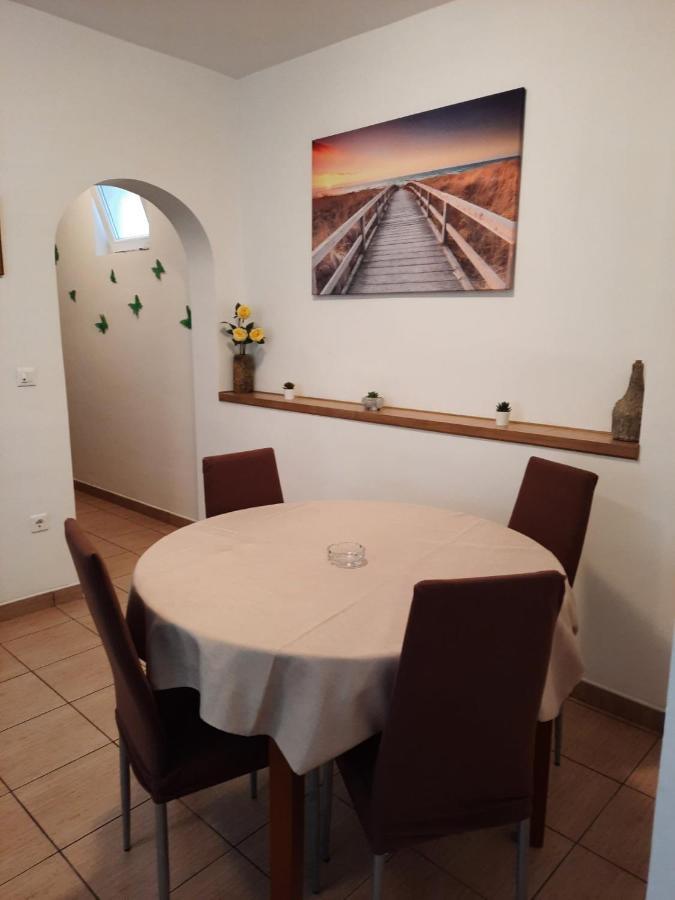 App Vito Apartment Selce Bagian luar foto