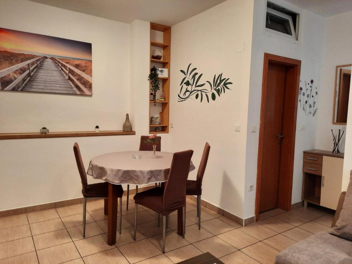 App Vito Apartment Selce Bagian luar foto